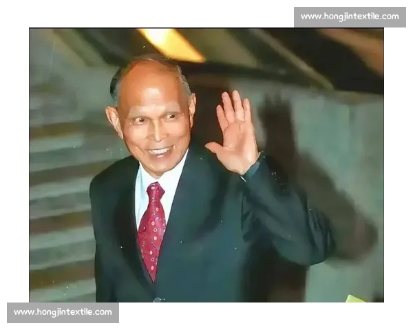 19 载追忆霍英东：赤子丹心照家国